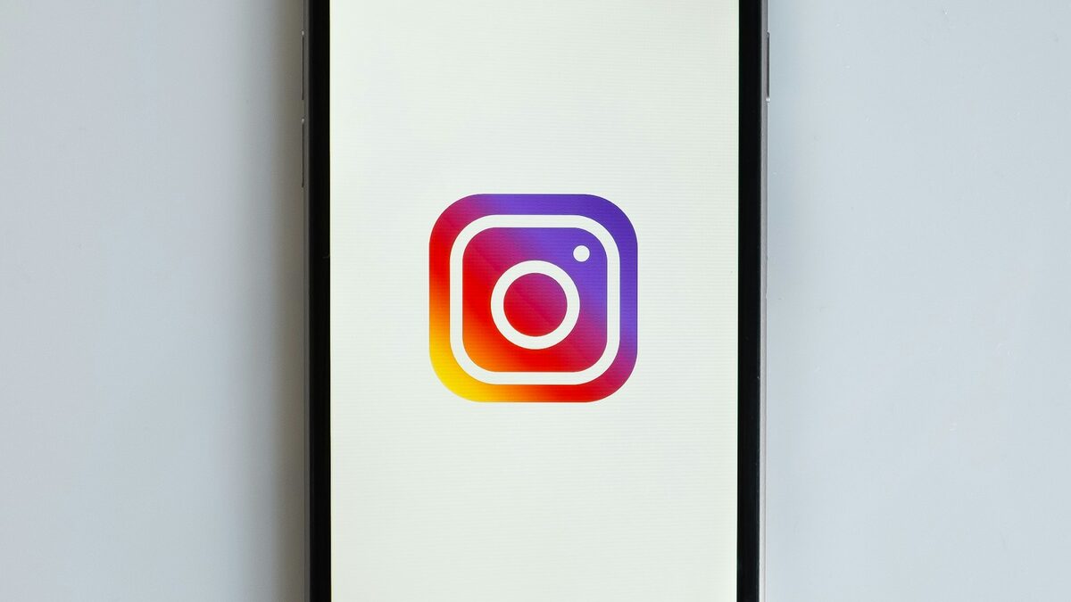 Anúncios no Status do WhatsApp: vale a pena para negócio local?