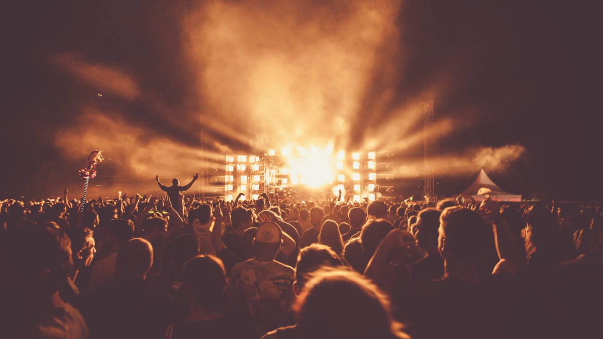 Como pegar carona num evento grande sem pagar patrocínio (e sem pagar mico)